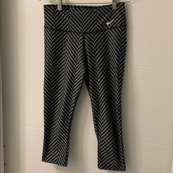 Nike cropped leggings - Picture 1 of 6